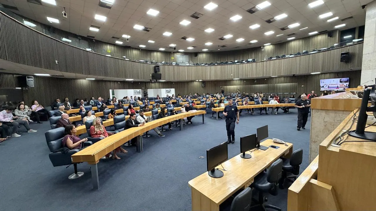 Vista do auditório com os participantes da cerimônia de premiação